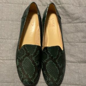 Naturalizer flats